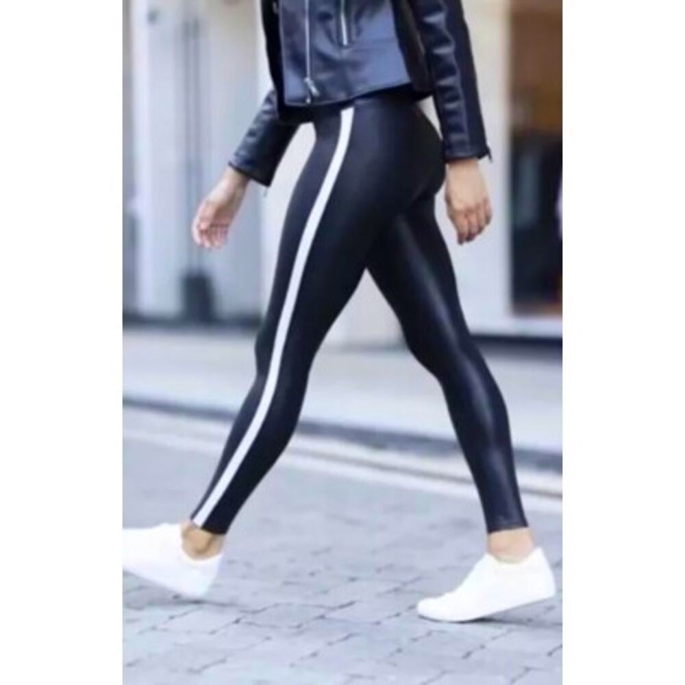 SPANX Faux Leather Stripe Legging in Very Black/White M